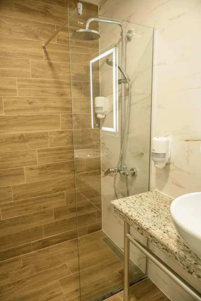 Modern bathroom with shower – Forum City Hotel, Pazardzhik