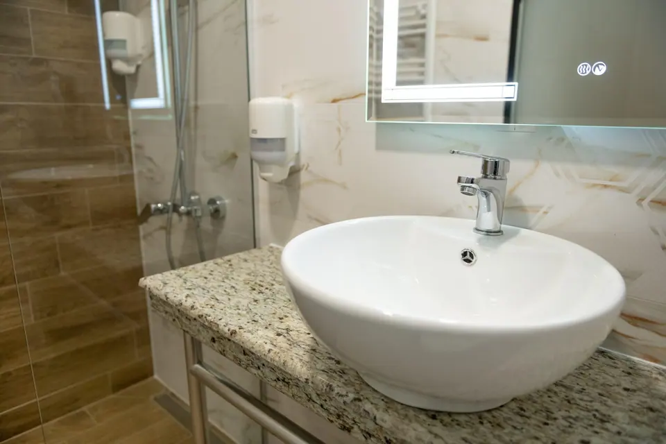 Bathroom with illuminated mirror – Forum City Hotel, Pazardzhik