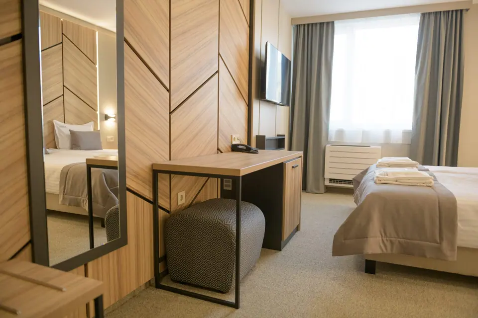 Room with LCD TV and desk – Forum City Hotel, Pazardzhik