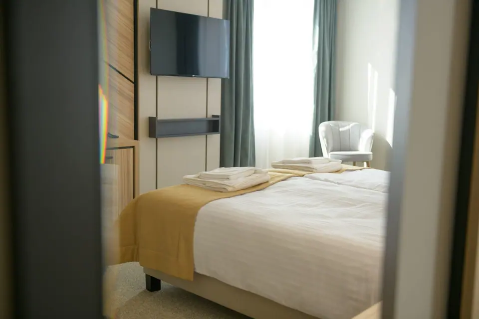 Room with LCD TV and desk – Forum City Hotel, Pazardzhik