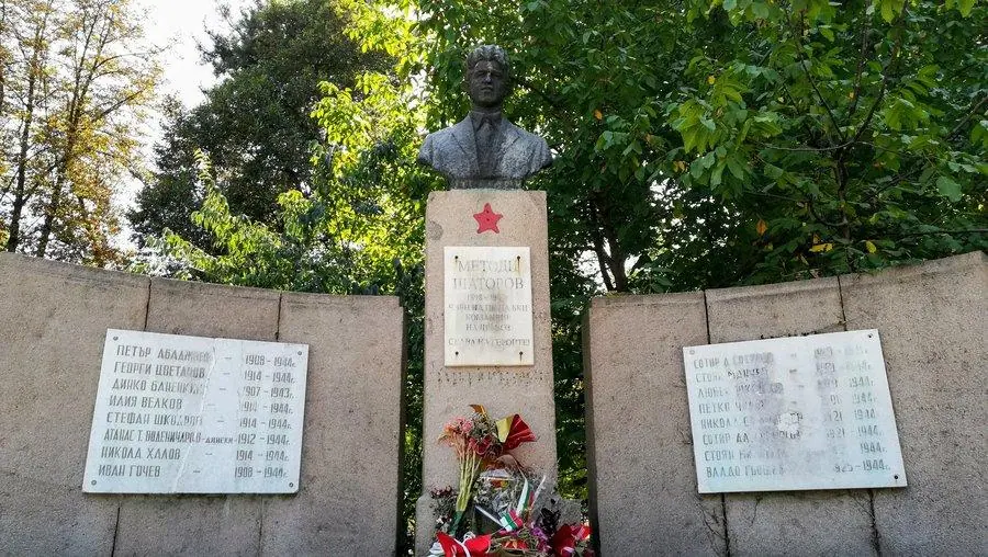 Паметник-костница на Методи Шаторов – Пазарджик